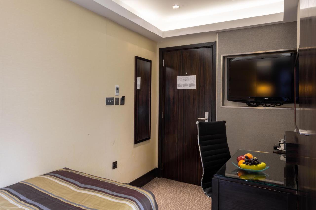 Park Grand Mayfair London Luaran gambar A room at the hotel