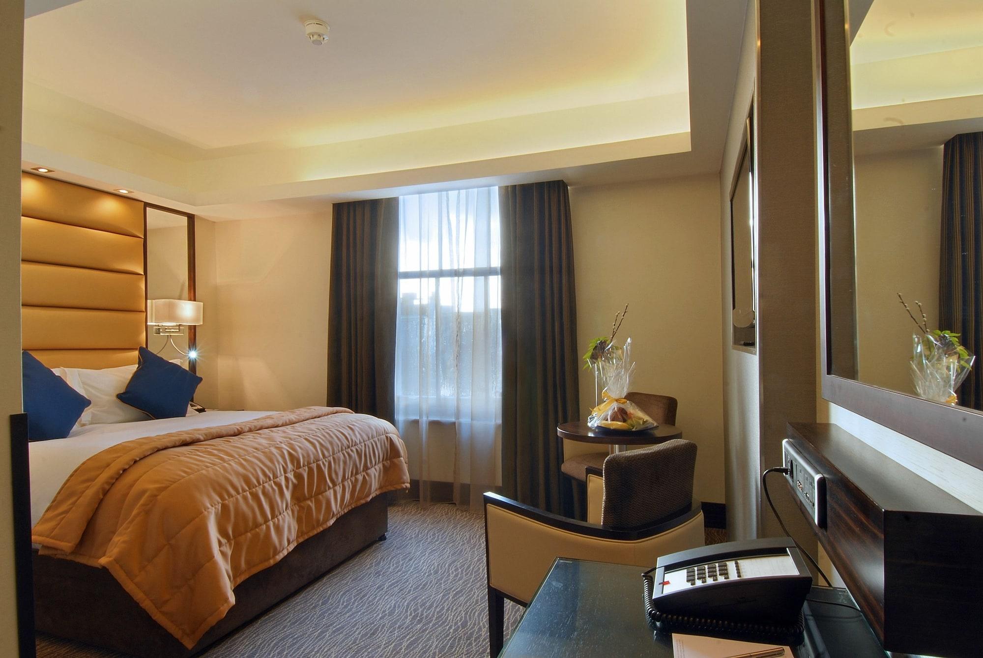 Park Grand Mayfair London Luaran gambar A room at the hotel