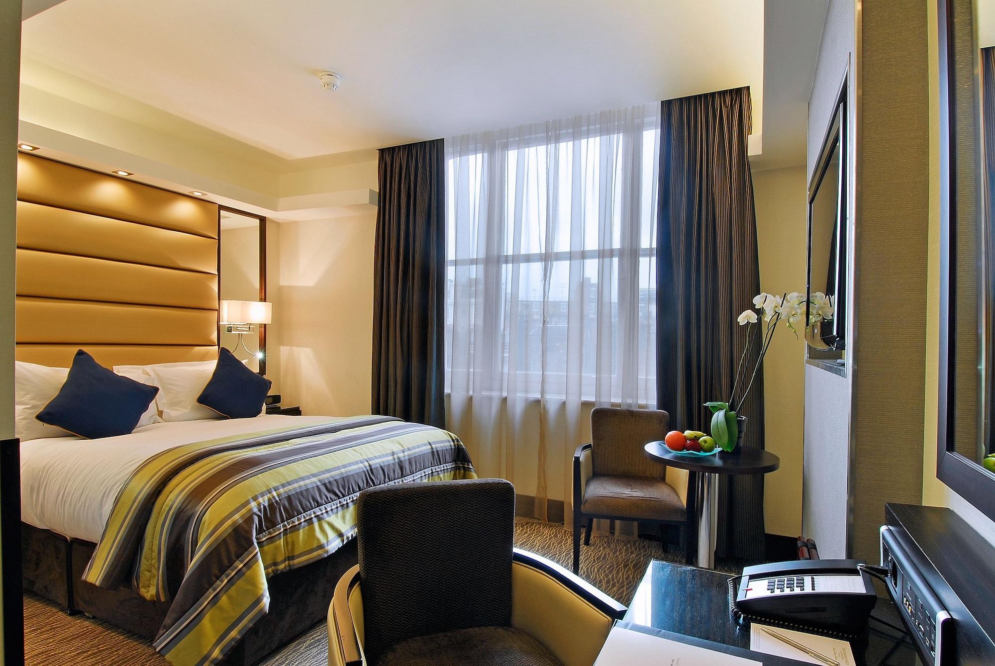 Park Grand Mayfair London Luaran gambar A room at the hotel