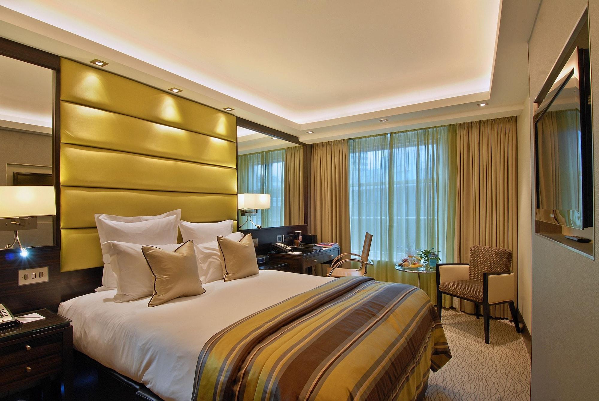 Park Grand Mayfair London Luaran gambar A bedroom at the InterContinental London The O2