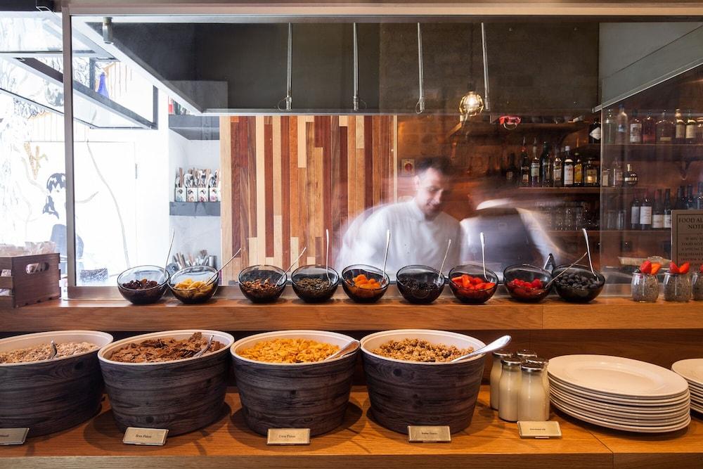 Park Grand Mayfair London Luaran gambar The kitchen at the restaurant