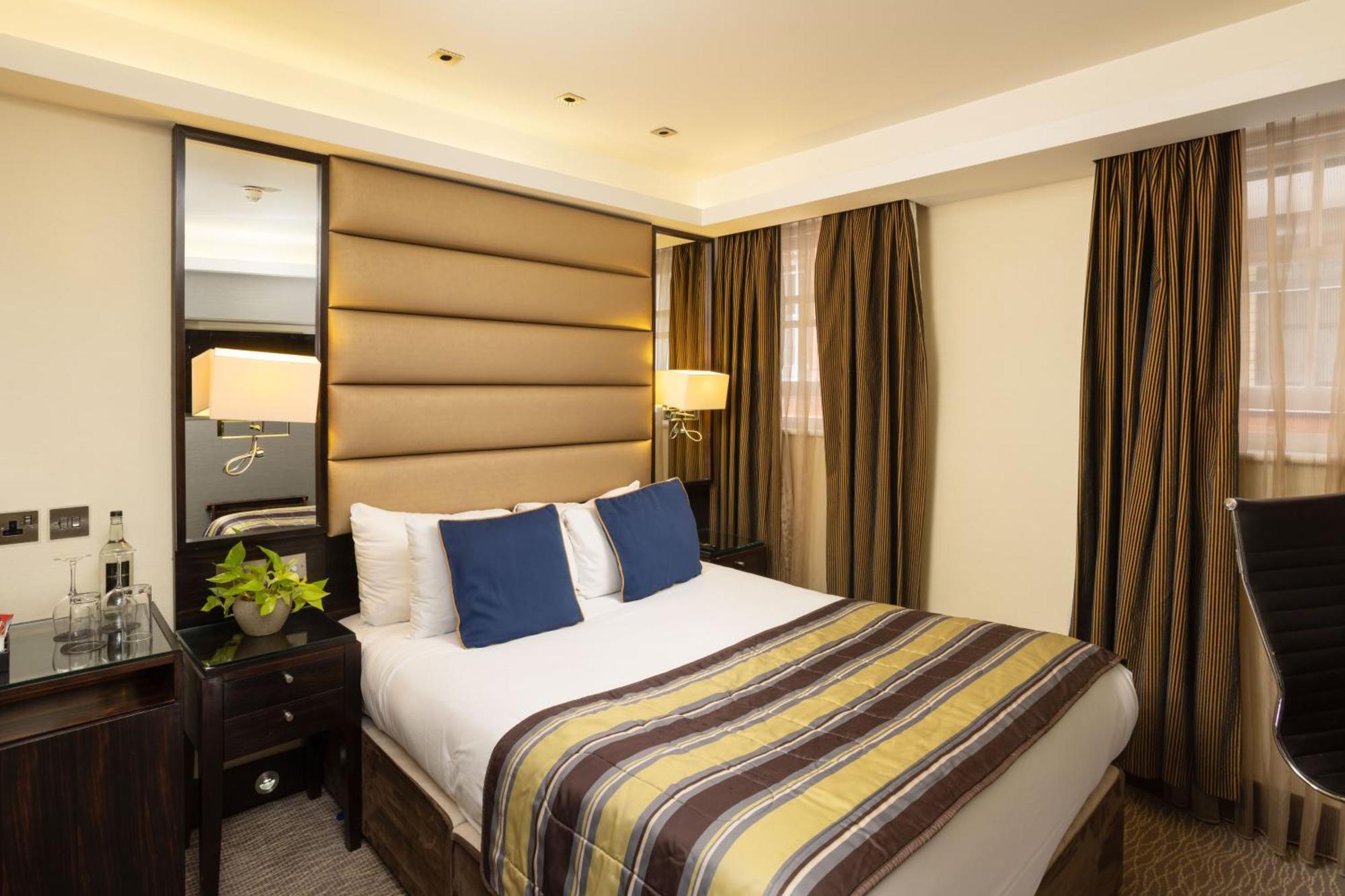 Park Grand Mayfair London Luaran gambar A bedroom at the hotel