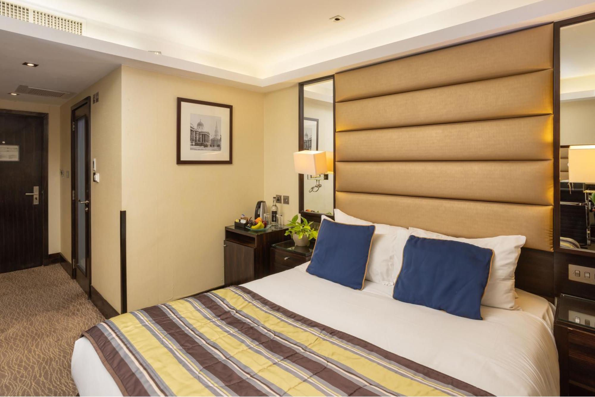 Park Grand Mayfair London Luaran gambar A room at the hotel
