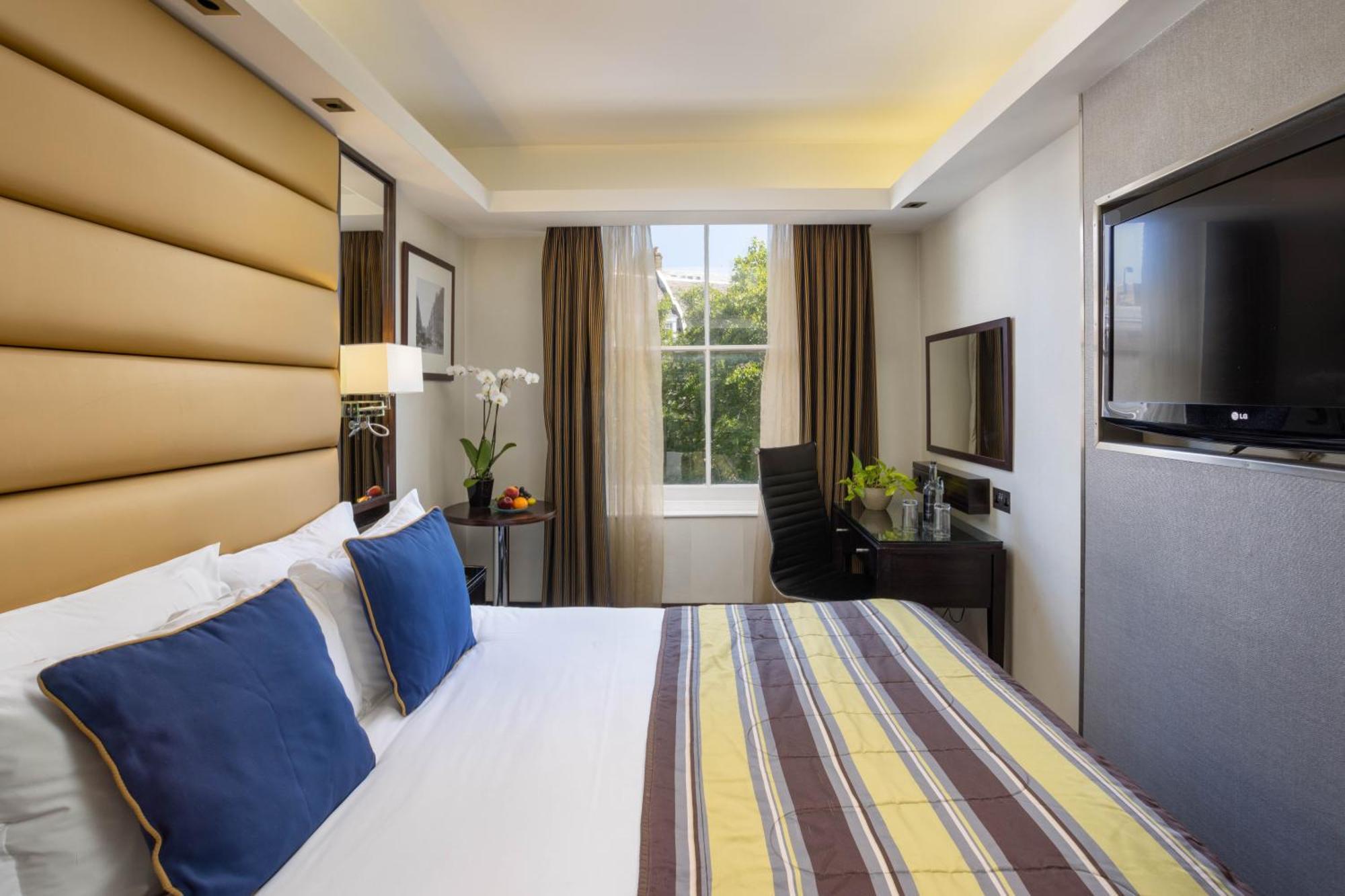 Park Grand Mayfair London Luaran gambar A bedroom at the hotel