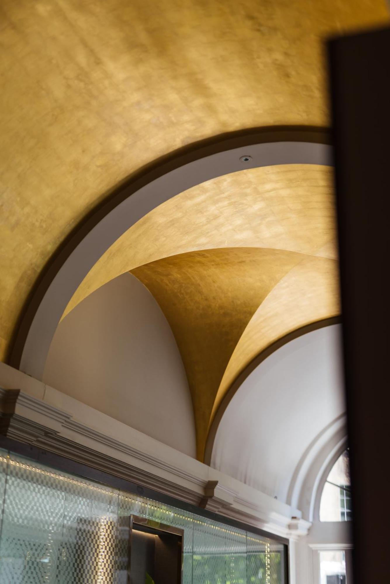 Park Grand Mayfair London Luaran gambar Gold leafing on a ceiling