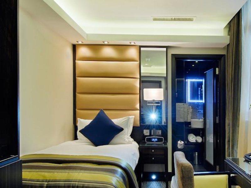 Park Grand Mayfair London Luaran gambar A room at the hotel