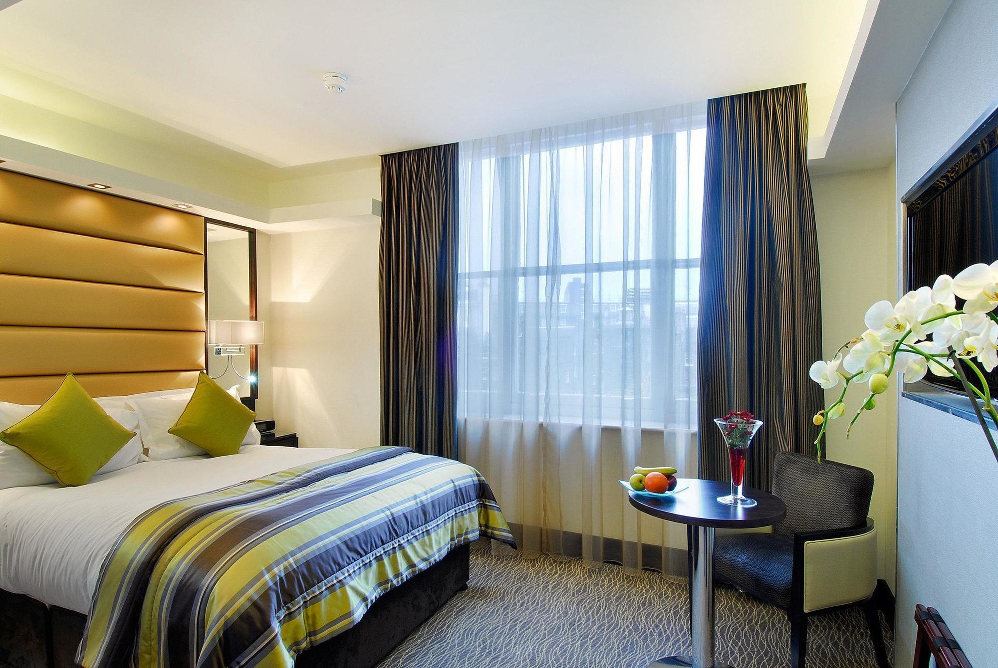 Park Grand Mayfair London Luaran gambar A room at the hotel