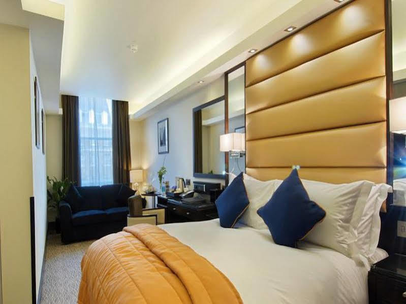 Park Grand Mayfair London Luaran gambar A bedroom at the hotel