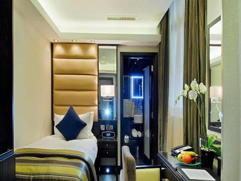 Park Grand Mayfair London Luaran gambar A room at the hotel