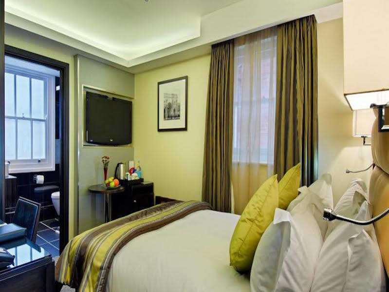 Park Grand Mayfair London Luaran gambar A room at the hotel