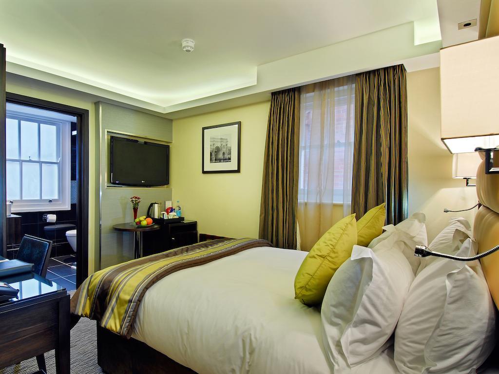 Park Grand Mayfair London Luaran gambar A bedroom at the hotel