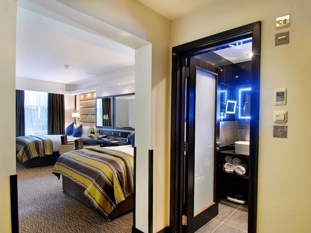 Park Grand Mayfair London Luaran gambar A room at the Hilton London West End
