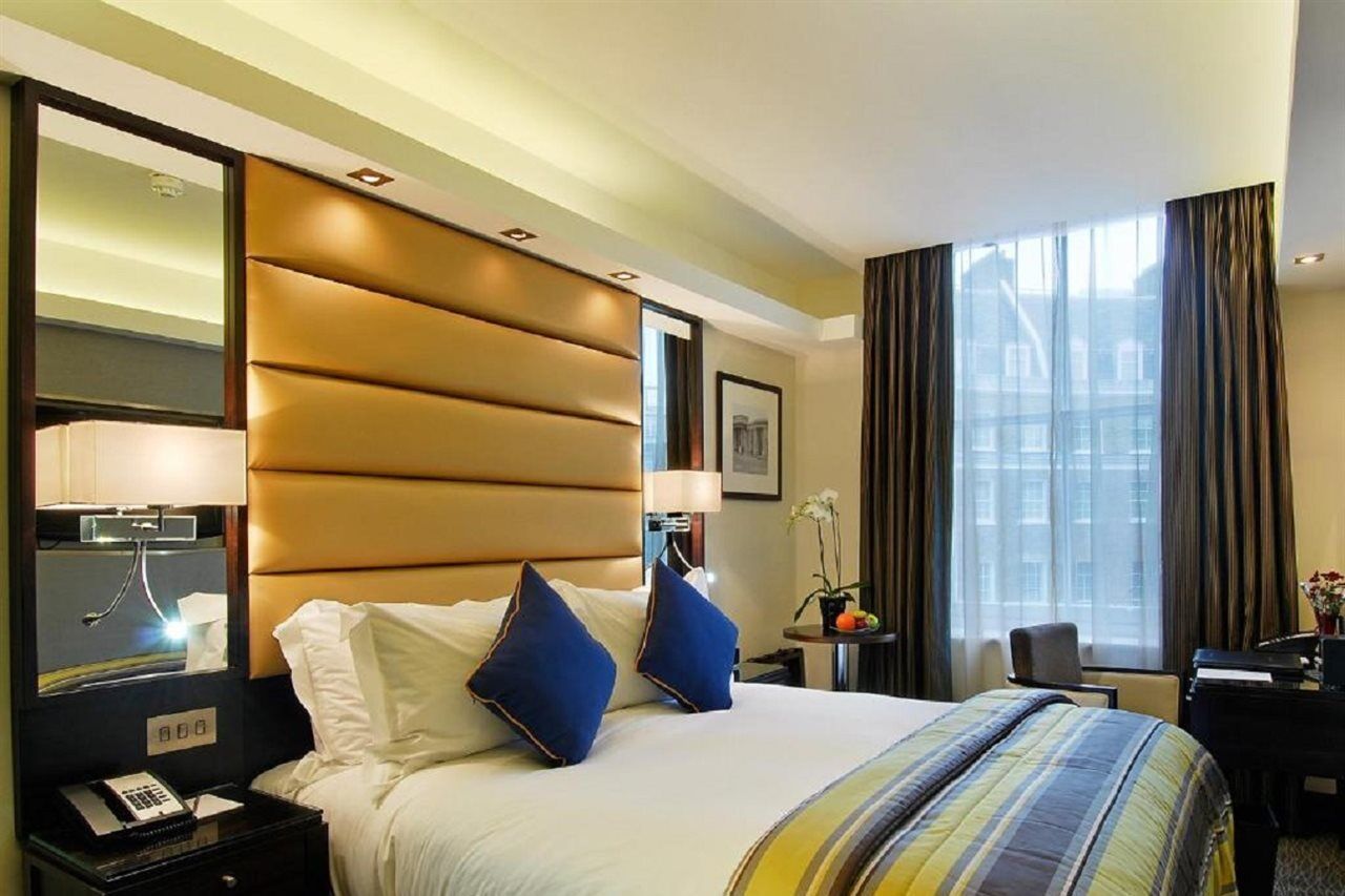 Park Grand Mayfair London Luaran gambar A bedroom at the hotel